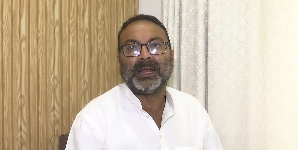  कांग्रेस नेता अजय कुमार लल्लू 