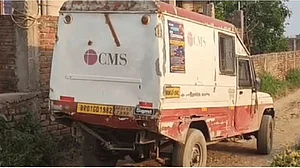 पटना में दिनदहाड़े बदमाशों ने कैश वैन से लूटे 27 लाख रुपए, सम्राट सरकार की कानून-व्यवस्था की फिर खुली पोल