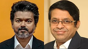 तमिलनाडुः सीएम विजय ने 24 घंटे में ही अपने ज्योतिषी को OSD के पद से हटाया, सहयोगी दलों ने जताया था विरोध