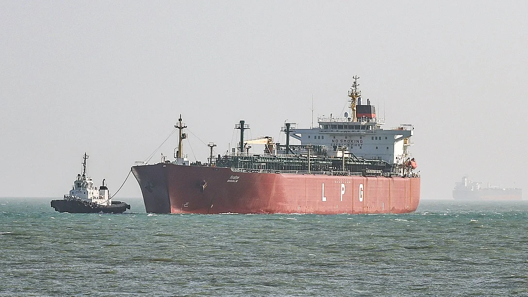 राहत भरी खबर, भारत आ रहे एलपीजी लदे दो जहाजों ने होर्मुज स्ट्रेट को सुरक्षित पार किया