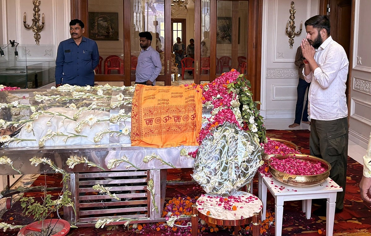 प्रतीक यादव को अंतिम विदाई देने उमड़े नेता, विक्रमादित्य मार्ग स्थित आवास पर रखा गया पार्थिव शरीर