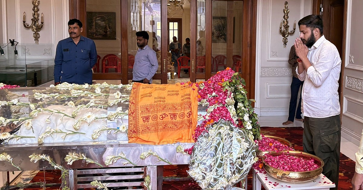 प्रतीक यादव को अंतिम विदाई देने उमड़े नेता, विक्रमादित्य मार्ग स्थित आवास पर रखा गया पार्थिव शरीर