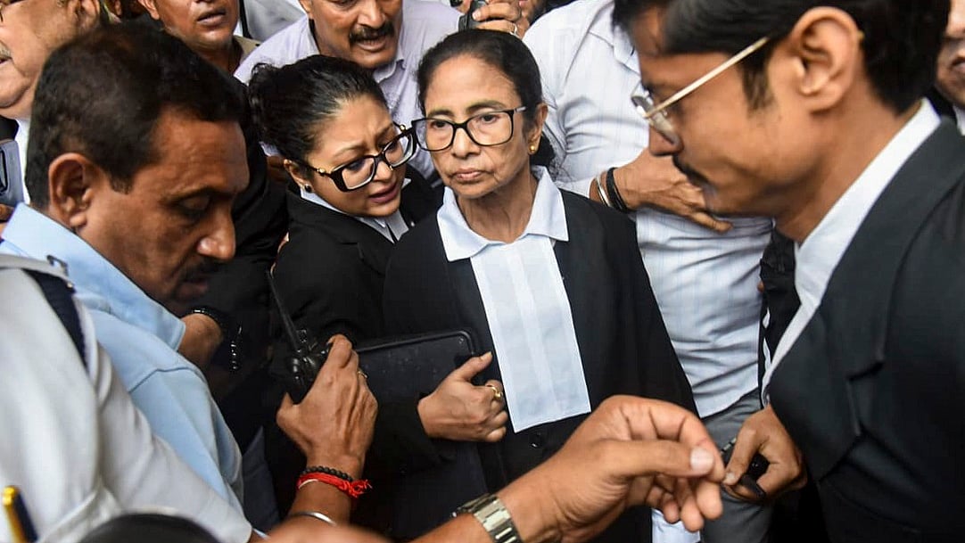 अब ममता बनर्जी के वकालत करने पर घमासान, बार काउंसिल ने बंगाल इकाई से मांगी प्रैक्टिस से जुड़ी रिपोर्ट
