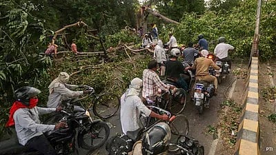 उत्तर प्रदेश में आंधी-बारिश का तांडव! मौत का आंकड़ा 111 पहुंचा, सबसे ज्यादा प्रयागराज में 26 मौतें