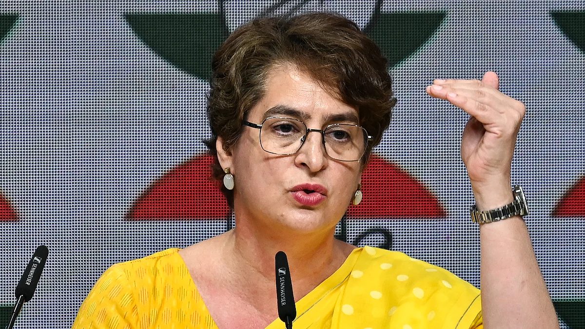 प्रियंका गांधी ने नीट पेपर लीक के बाद छात्र की कथित आत्महत्या पर सरकार को घेरा