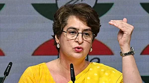 प्रियंका गांधी ने नीट पेपर लीक के बाद छात्र की कथित आत्महत्या पर सरकार को घेरा