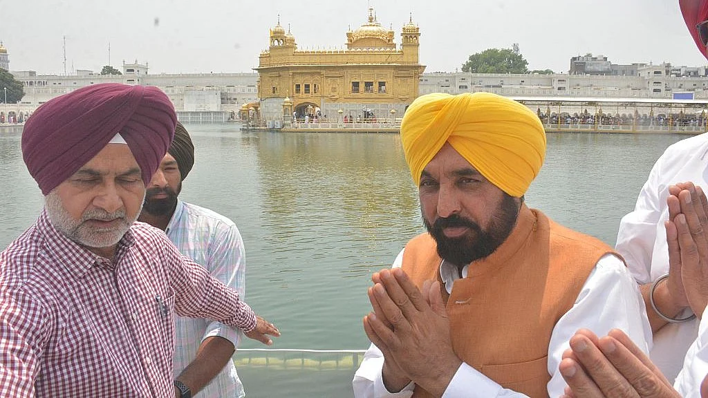 पंजाब: गुरु ग्रंथ साहिब की 'बेअदबी' के कानून पर उलटी पड़ गई मान की चाल