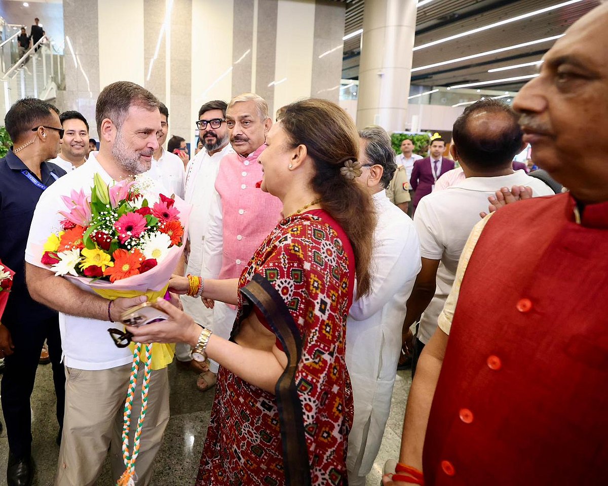 राहुल गांधी रायबरेली-अमेठी के दो दिवसीय दौरे पर लखनऊ पहुंचे