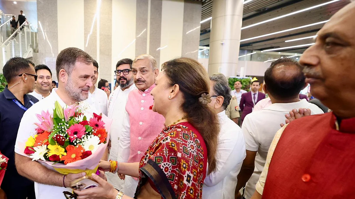 राहुल गांधी रायबरेली-अमेठी के दो दिवसीय दौरे पर लखनऊ पहुंचे