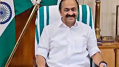 सतीशन सरकार ने सिल्वर लाइन भूमि अधिग्रहण रद्द किया
