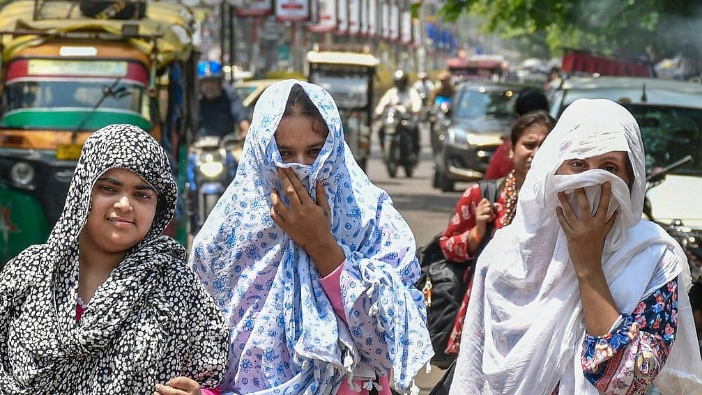 बड़ी खबर LIVE: दिल्ली में आग उगलती गर्मी, 14 साल की सबसे तपती रात, पूरे हफ्ते लू का अलर्ट       