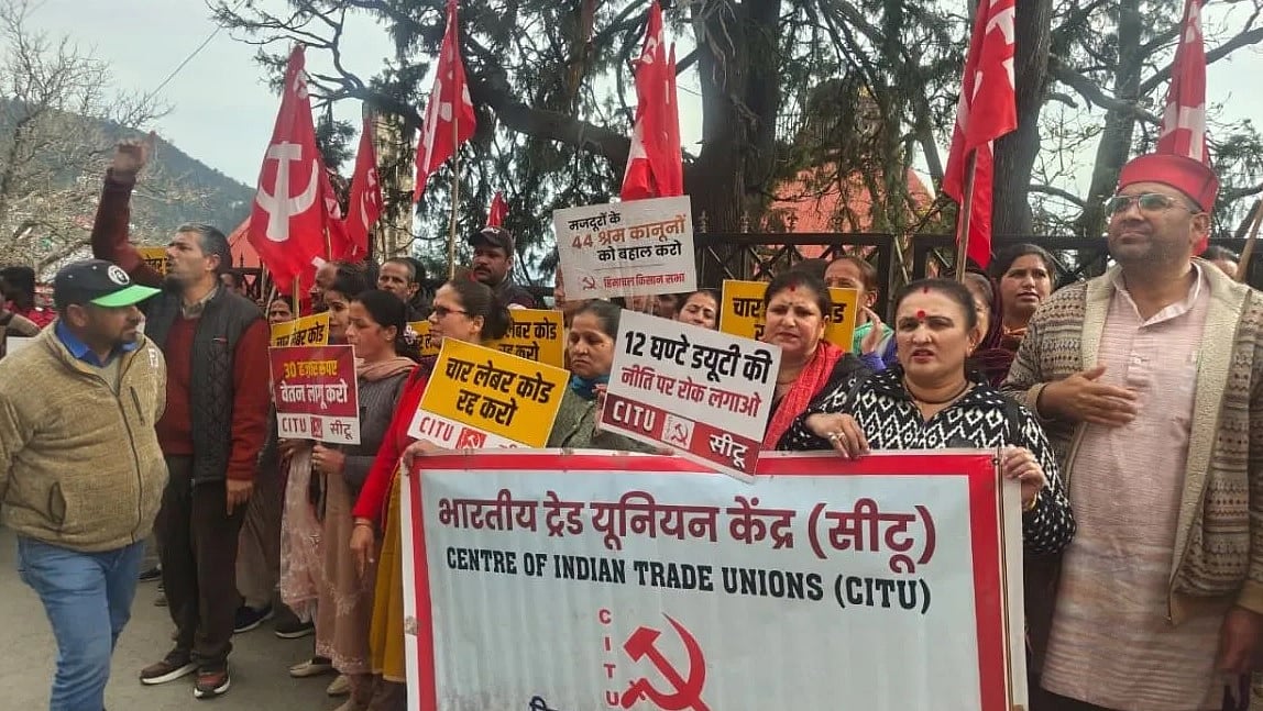 कंपनियों को मजदूर शोषण की खुली छूट देकर आग से खेलने वाले नए श्रम कानून