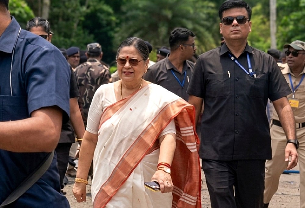 क्या ममता की पार्टी टूटने वाली है! TMC सांसद काकोली सीएम शुभेंदु की बैठक में शामिल हुईं, अटकलों का दौर शुरू