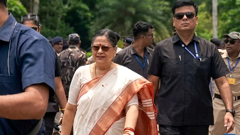 क्या ममता की पार्टी टूटने वाली है! TMC सांसद काकोली सीएम शुभेंदु की बैठक में शामिल हुईं, अटकलों का दौर शुरू