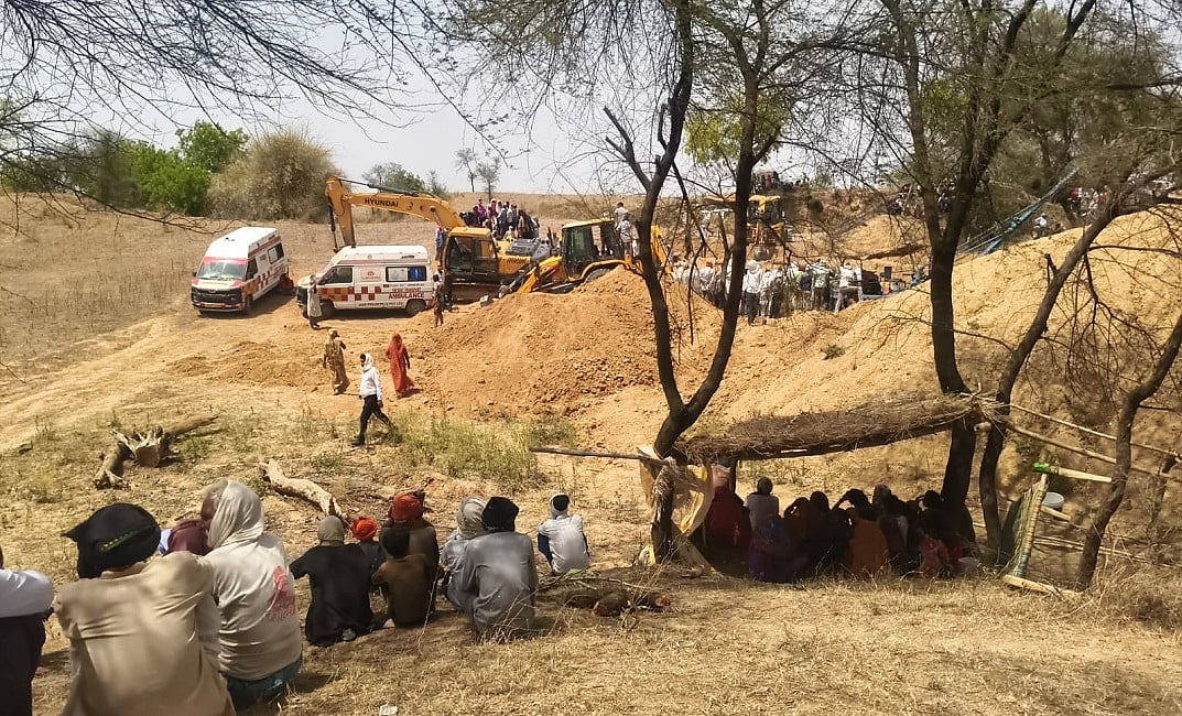 navjivanindia%2F2026-05-26%2Fyn6xm2gp%2FMP-Well-Collapsed.jpg?rect=0%2C87%2C1073%2C563&w=1200&ar=40%3A21&auto=format%2Ccompress&ogImage=true&mode=crop&enlarge=true&overlay=false&overlay_position=bottom&overlay_width=100