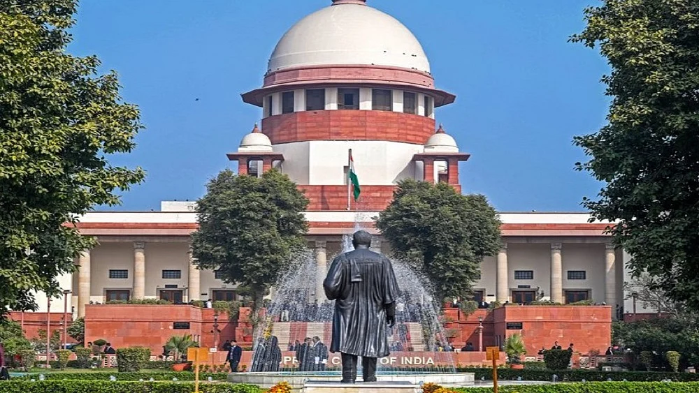 तीन भाषा अनिवार्य करने का मामलाः सुप्रीम कोर्ट ने केंद्र और सीबीएसई से मांगा जवाब