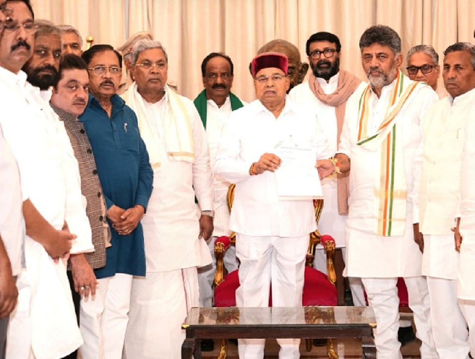 navjivanindia%2F2026-05-30%2Fgmwbmsqh%2FDK-Shivakumar-meets-Governor.jpg?rect=0%2C30%2C960%2C504&w=1200&ar=40%3A21&auto=format%2Ccompress&ogImage=true&mode=crop&enlarge=true&overlay=false&overlay_position=bottom&overlay_width=100