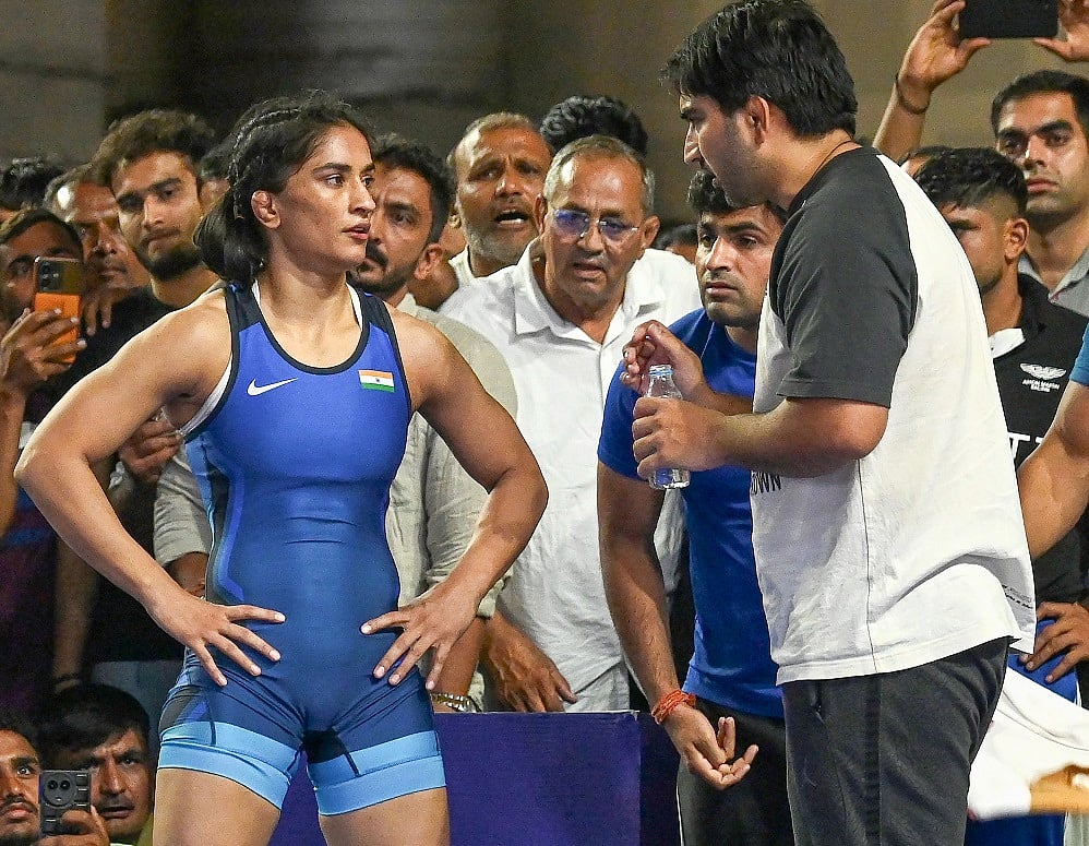 विनेश फोगाट ने हार के बाद WFI के प्रति जताई नाराजगी, कहा- बहुत जिद्दी और जुनूनी हूं, वापसी करूंगी