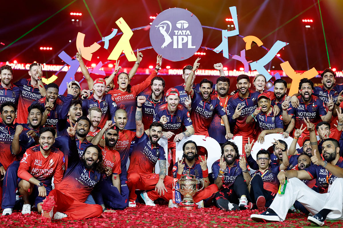 हैदराबाद में RCB की जीत का जश्न पड़ा भारी: सड़कों पर बेकाबू हुई फैंस की भीड़, पुलिस ने किया लाठीचार्ज