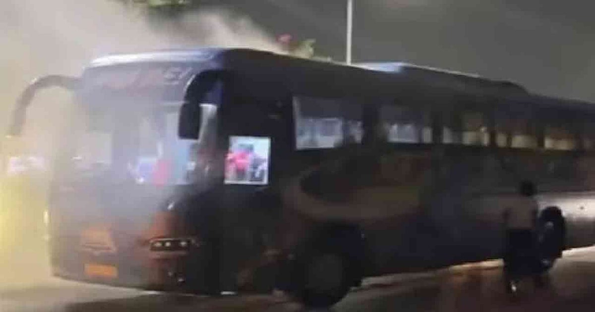 IPL फाइनल हारने वाली गुजरात टाइटन्स के साथ हादसा, बाल बाल बची पूरी टीम, बीच सड़क धुआं-धुआं हुई बस
