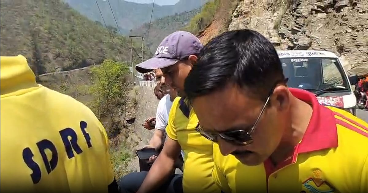 उत्तराखंड के देवप्रयाग में बड़ा हादसा, 200 मीटर गहरी खाई में गिरा वाहन, 3 लोगों की मौत
