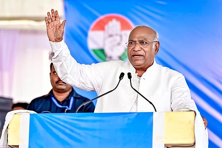 तेलंगाना स्थापना दिवस पर कांग्रेस नेताओं ने दी शुभकामनाएं