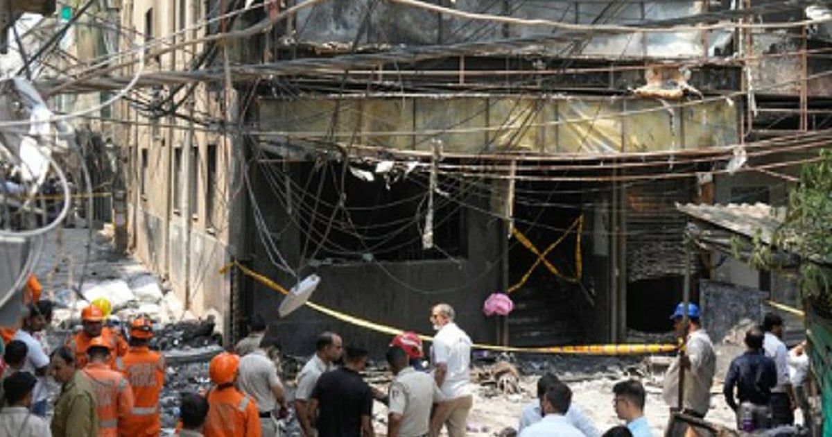 navjivanindia%2F2026-06-03%2F6bnl82l8%2FMalviya-Nagar-Hotel-Fire.jpg?rect=0%2C104%2C954%2C501&w=1200&ar=40%3A21&auto=format%2Ccompress&ogImage=true&mode=crop&enlarge=true&overlay=false&overlay_position=bottom&overlay_width=100