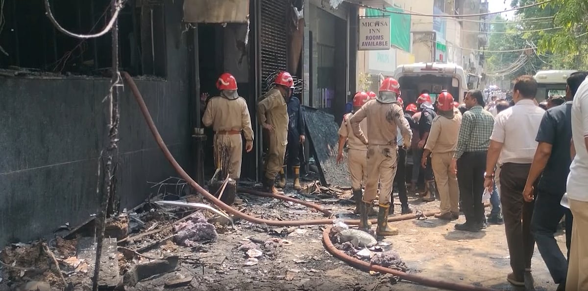 मालवीय नगर अग्निकांड: कांग्रेस अध्यक्ष खड़गे और प्रियंका गांधी ने जताया शोक, 'आप' ने उठाए सुरक्षा मानकों पर सवाल