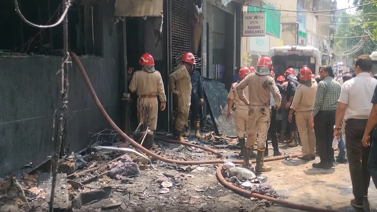 मालवीय नगर अग्निकांड: कांग्रेस अध्यक्ष खड़गे और प्रियंका गांधी ने जताया शोक