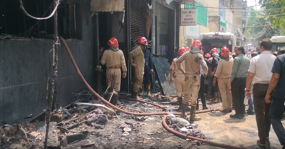 navjivanindia%2F2026-06-03%2Ff8o7roqp%2FMalviya-Nagar-Fire-Incident.jpg?rect=18%2C0%2C1608%2C844&w=1200&ar=40%3A21&auto=format%2Ccompress&ogImage=true&mode=crop&enlarge=true&overlay=false&overlay_position=bottom&overlay_width=100