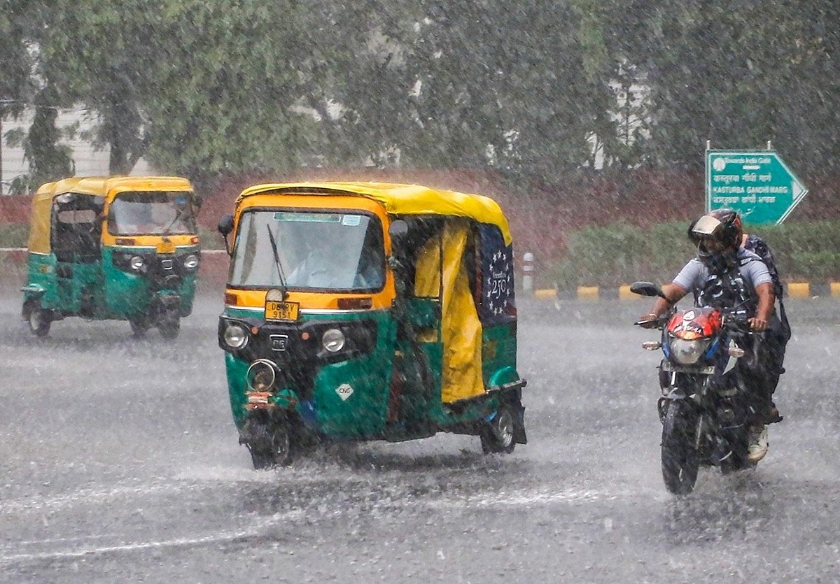 दिल्ली-NCR में बदला मौसम का मिजाज, झमाझम बारिश से मिली राहत, 6 जून तक येलो अलर्ट