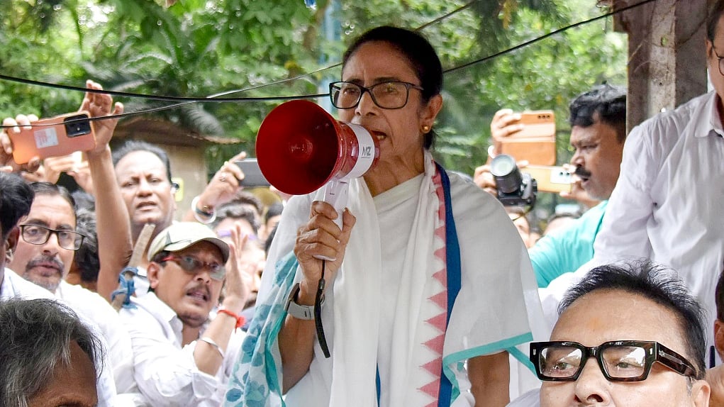 पश्चिम बंगाल: अब ममता बनर्जी के खिलाफ एफआईआर दर्ज, गृह मंत्रालय पर टिप्पणी का मामला