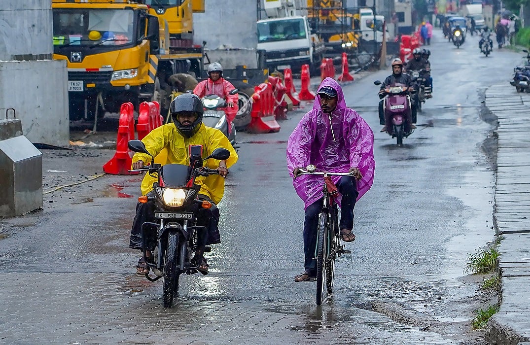 केरल में मानसून ने पकड़ी रफ्तार, वायनाड समेत पांच जिलों में सीजन का पहला रेड अलर्ट जारी