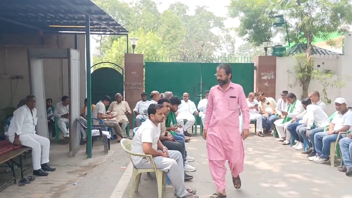 बिहार: 'राबड़ी-लालू की सुरक्षा बहाल करो', RJD कार्यकर्ताओं का सरकार को अल्टीमेटम, आवास के बाहर डटे समर्थक