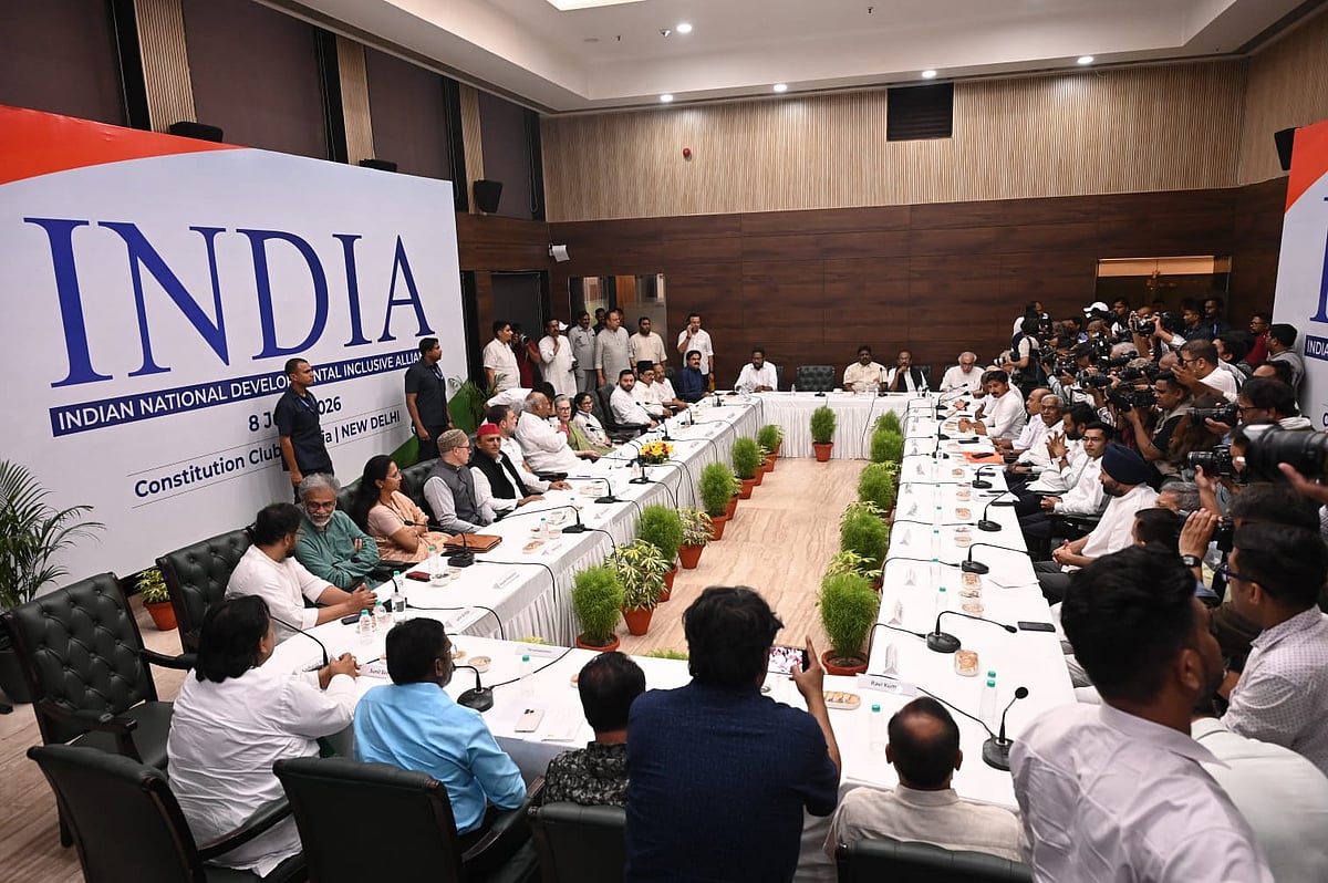 बड़ी खबर LIVE: दिल्ली में इंडिया गठबंधन की बैठक, ममता, अखिलेश, तेजस्वी पहुंचे, TMC नेता जहांगीर नेपाल बॉर्डर से गिरफ्तार