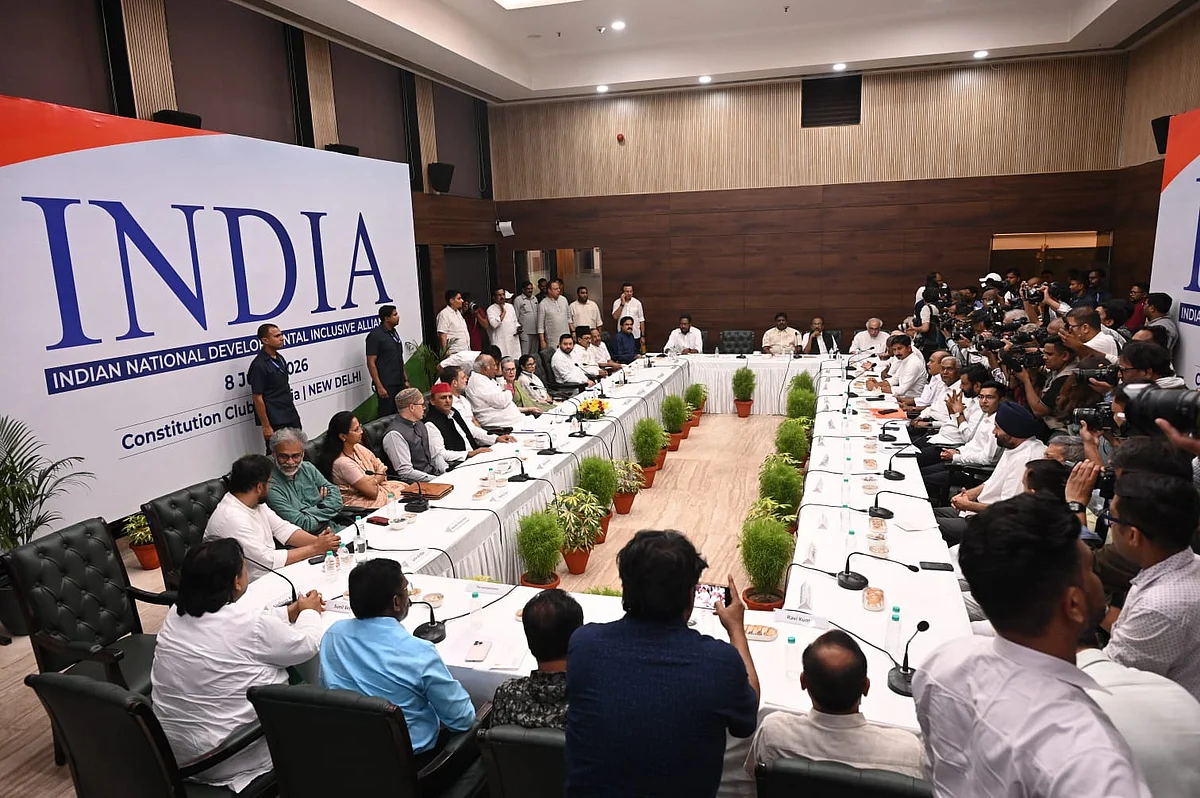बड़ी खबर LIVE: दिल्ली में इंडिया गठबंधन की बैठक, खड़गे बोले- वोट चोरी का हथियार SIR, देश की अर्थव्यवस्था डुबो रहे मोदी   