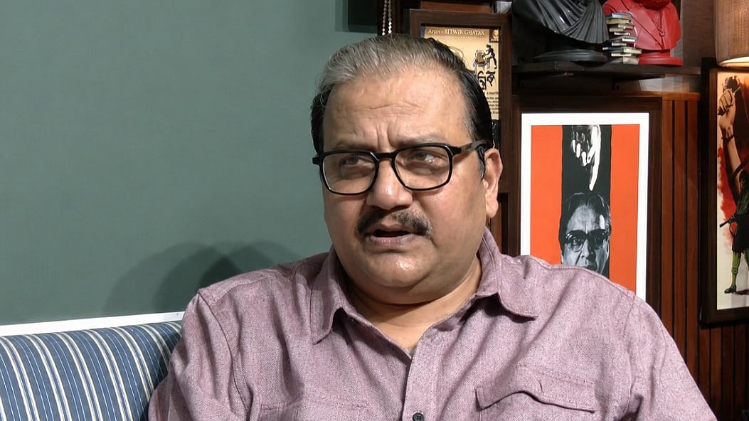 हकीकत जानने के लिए आम लोगों के बीच जाइए, उज्ज्वला योजना में सब्सिडी कटौती पर मनोज झा की सरकार को सलाह