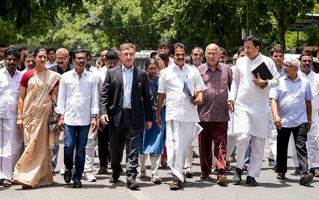 राज्यसभा चुनावः नटराजन मामले को लेकर चुनाव आयोग से मिले कांग्रेस नेता, फैसले को निरस्त करने की मांग की