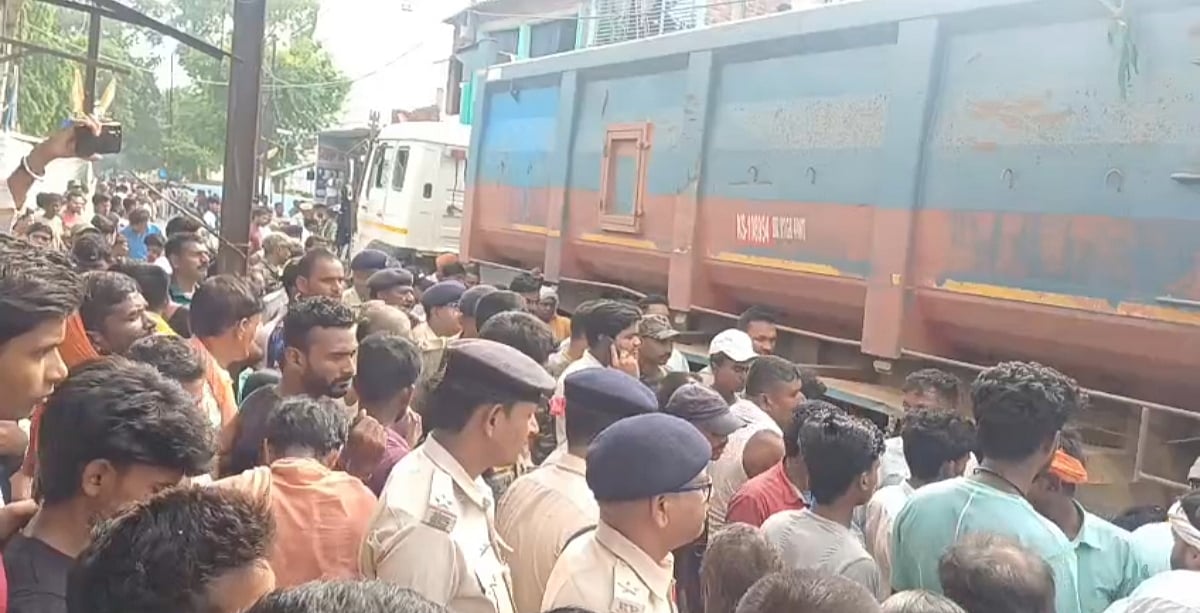navjivanindia%2F2026-06-11%2F4plf2o9h%2Fjamui-accident.jpg?rect=0%2C0%2C1168%2C613&w=1200&ar=40%3A21&auto=format%2Ccompress&ogImage=true&mode=crop&enlarge=true&overlay=false&overlay_position=bottom&overlay_width=100