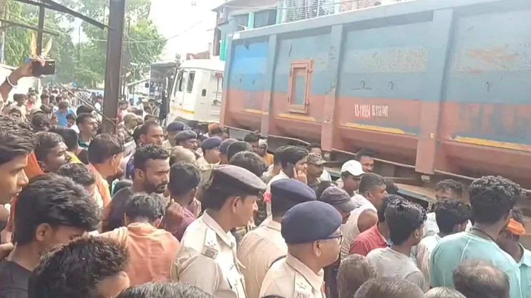 जमुई में सड़क हादसे में छात्रा की मौत पर बवाल