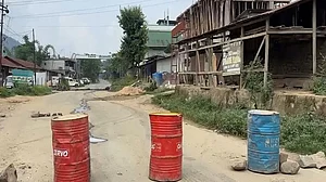 मणिपुर में छह नागाओं की हत्या से तनाव चरम पर, विरोध में बंद का दिखा असर, कई इलाकों में जनजीवन प्रभावित