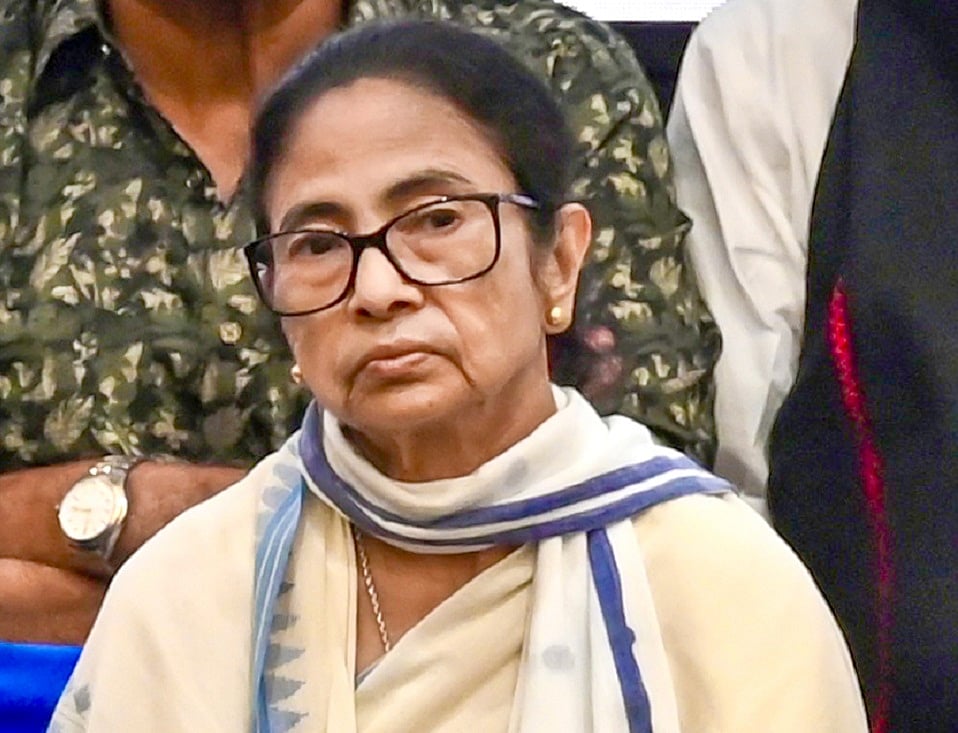 ममता बनर्जी के खिलाफ एफआईआर दर्ज, चुनाव के समय भड़काऊ बयान देने का आरोप