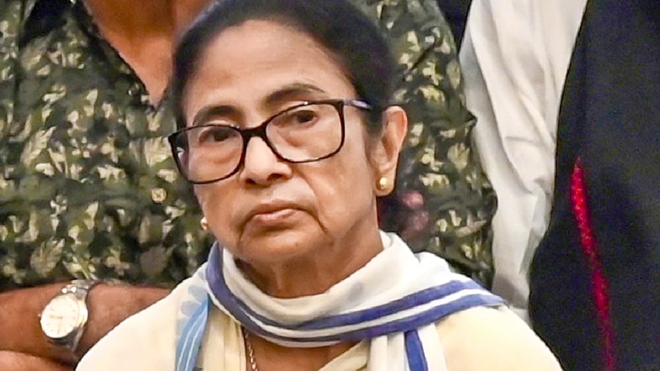 ममता बनर्जी के खिलाफ एफआईआर दर्ज, चुनाव के समय भड़काऊ बयान देने का आरोप