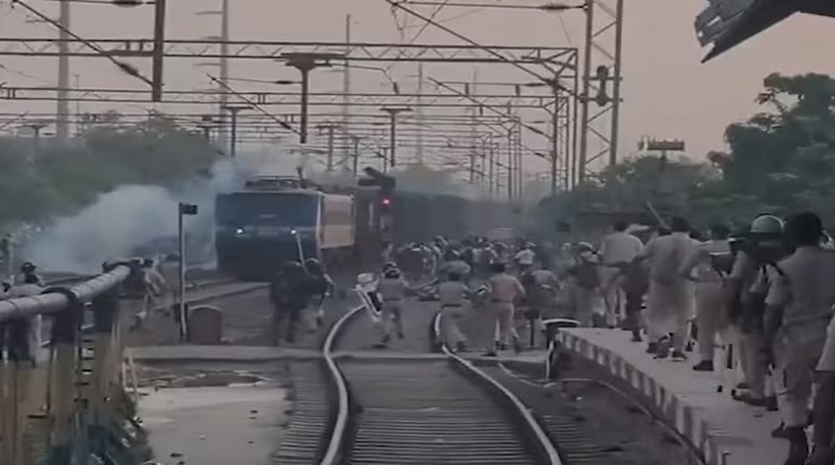 बड़ी खबर LIVE: ट्रेन लेट, परीक्षा का टेंशन और फिर बवाल! पाटलिपुत्र स्टेशन पर छात्रों का उग्र प्रदर्शन, जमकर हंगामा