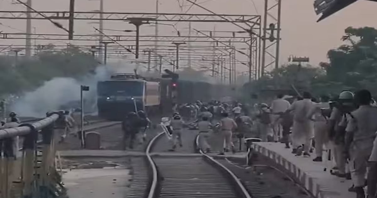 बड़ी खबर LIVE: ट्रेन लेट, परीक्षा का टेंशन और फिर बवाल! पाटलिपुत्र स्टेशन पर छात्रों का उग्र प्रदर्शन, जमकर हंगामा