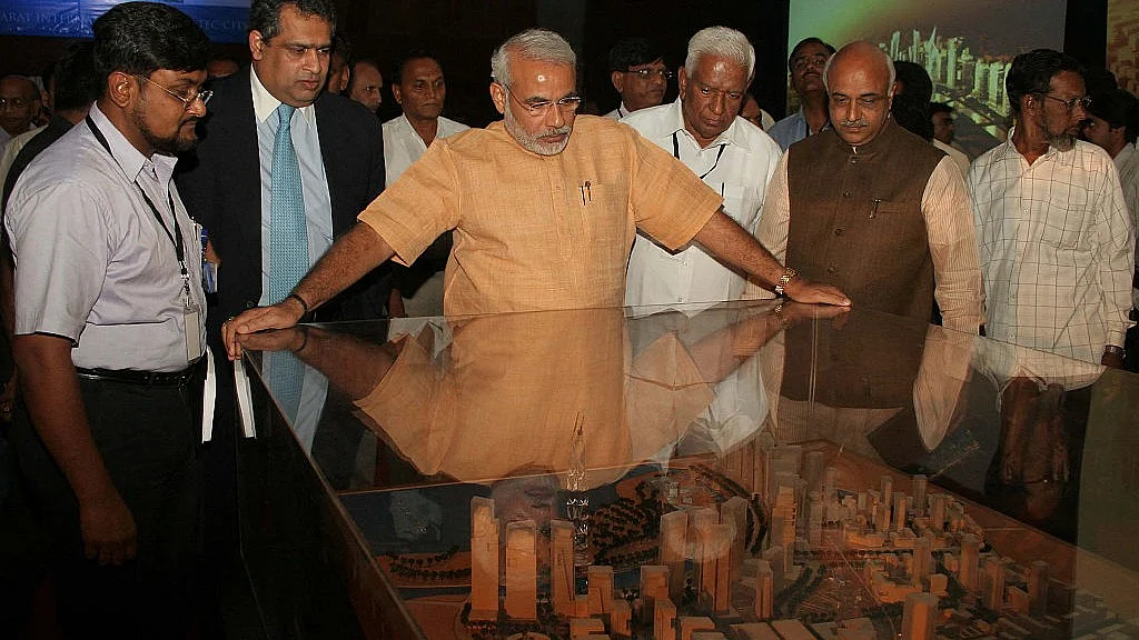 आकार पटेल / न्यू इंडिया या गुजरात मॉडल :  आखिर क्या नाम दें इस बदलते भारत को !