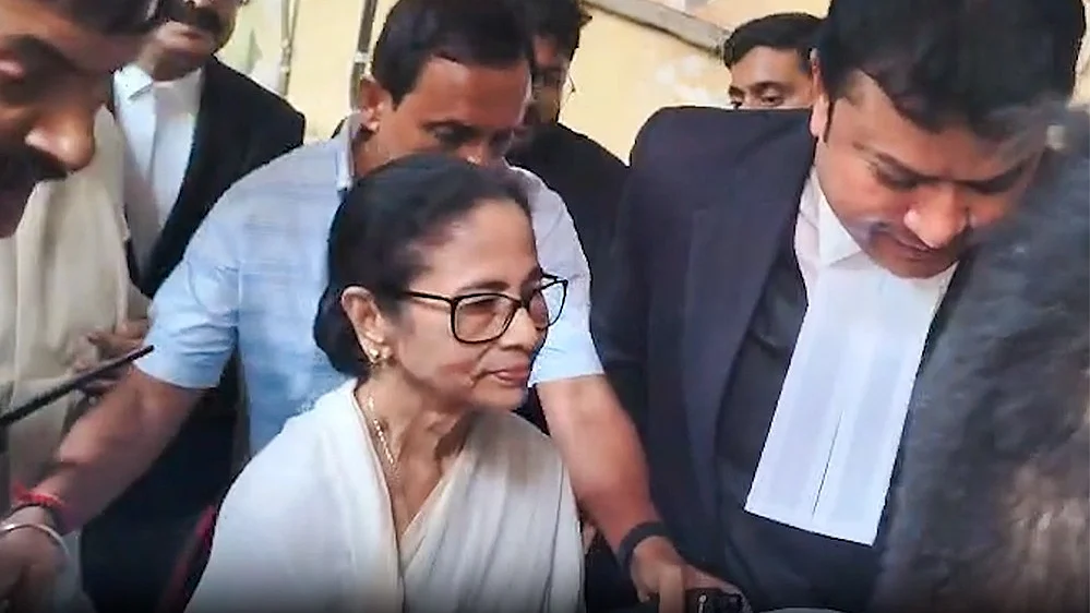 ममता बनर्जी ने भवानीपुर के चुनाव नतीजे को हाईकोर्ट में दी चुनौती, नंदीग्राम का मामला आज भी लंबित