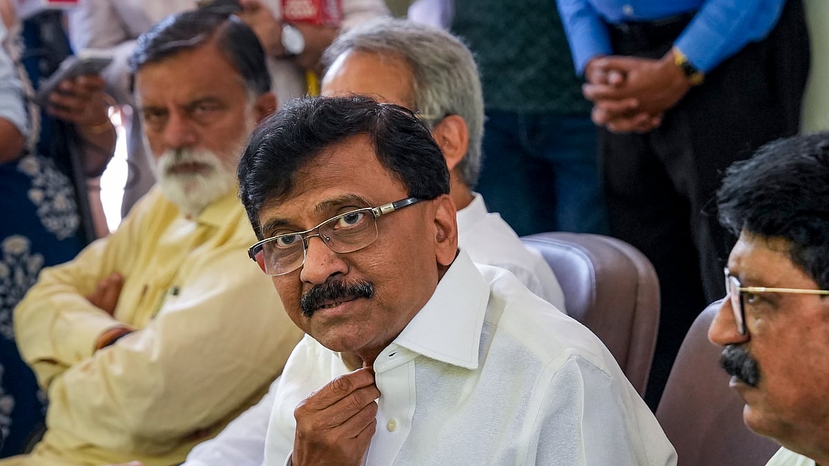 संजय राउत ने बागी सांसदों को दी चेतावनी
