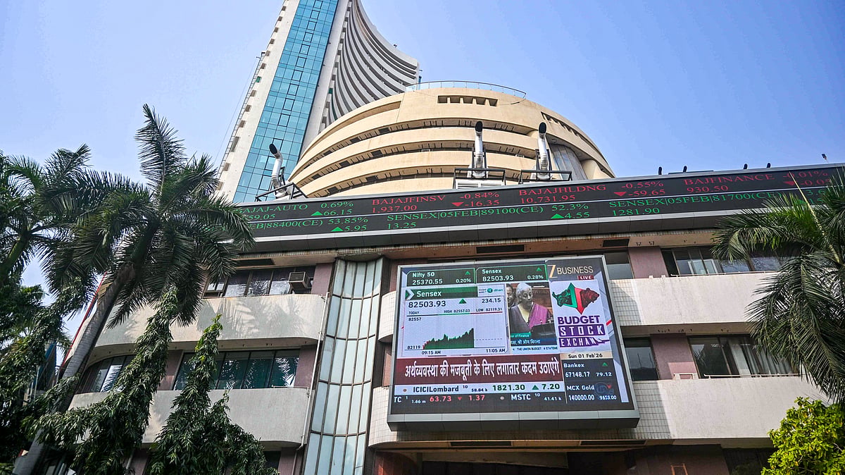 Share Market: भारतीय शेयर बाजार की फ्लैट शुरुआत, सेंसेक्स-निफ्टी में मामूली गिरावट