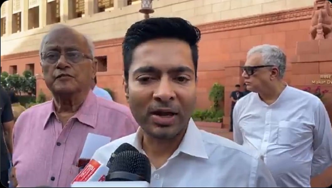 टीएमसी में बगावत मामले में ओम बिरला से मिले अभिषेक बनर्जी, बागी सांसदों को अयोग्य ठहराने की मांग की